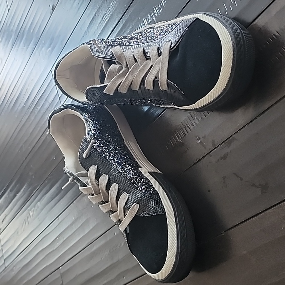 Steve Madden Embark Sneakers 8.5